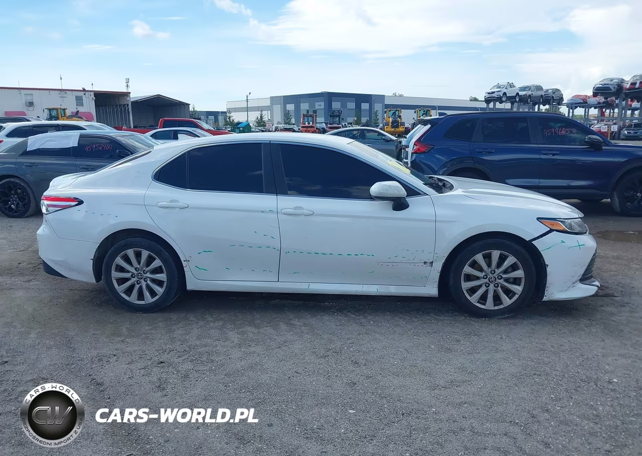 2020 Toyota Camry Le VIN:4T1C11AK8LU993613 - 14