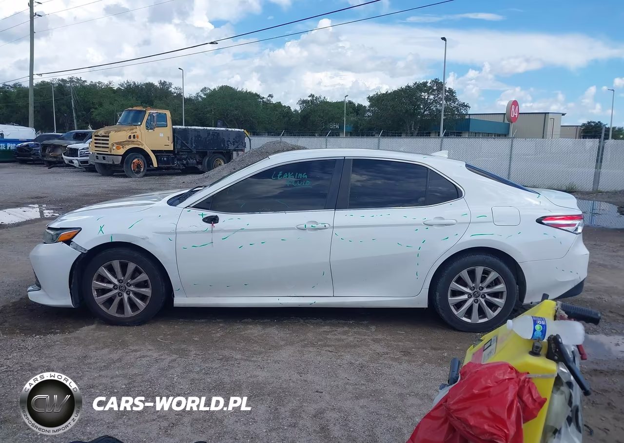 2020 Toyota Camry Le VIN:4T1C11AK8LU993613 - 15