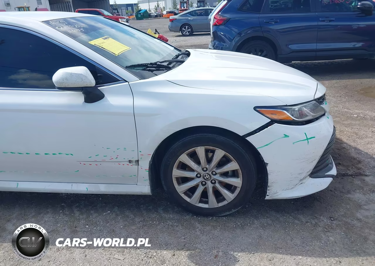 2020 Toyota Camry Le VIN:4T1C11AK8LU993613 - 20