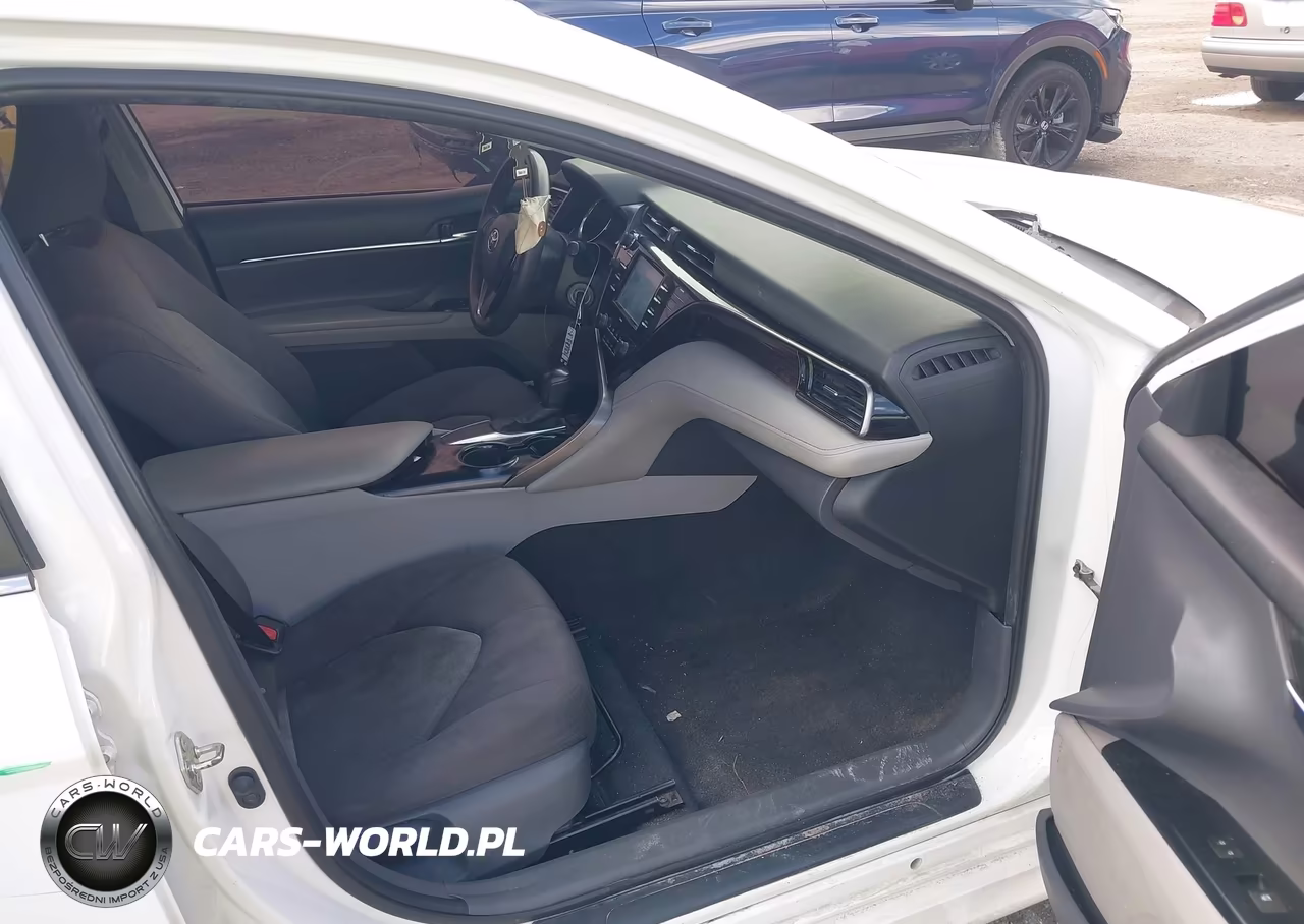2020 Toyota Camry Le VIN:4T1C11AK8LU993613 - 5