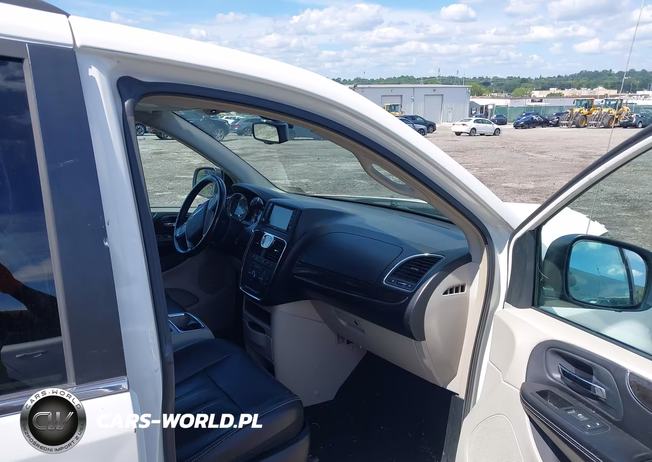 2012 Chrysler Town & Country Touring VIN:2C4RC1BG9CR286682 - 5