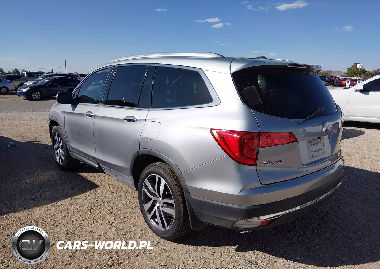 2018 Honda Pilot Touring VIN:5FNYF5H98JB006472 - 3
