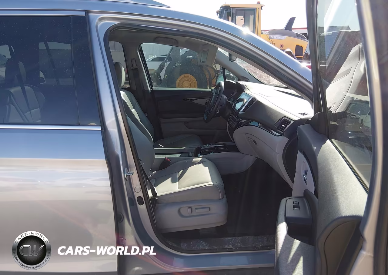 2018 Honda Pilot Touring VIN:5FNYF5H98JB006472 - 5