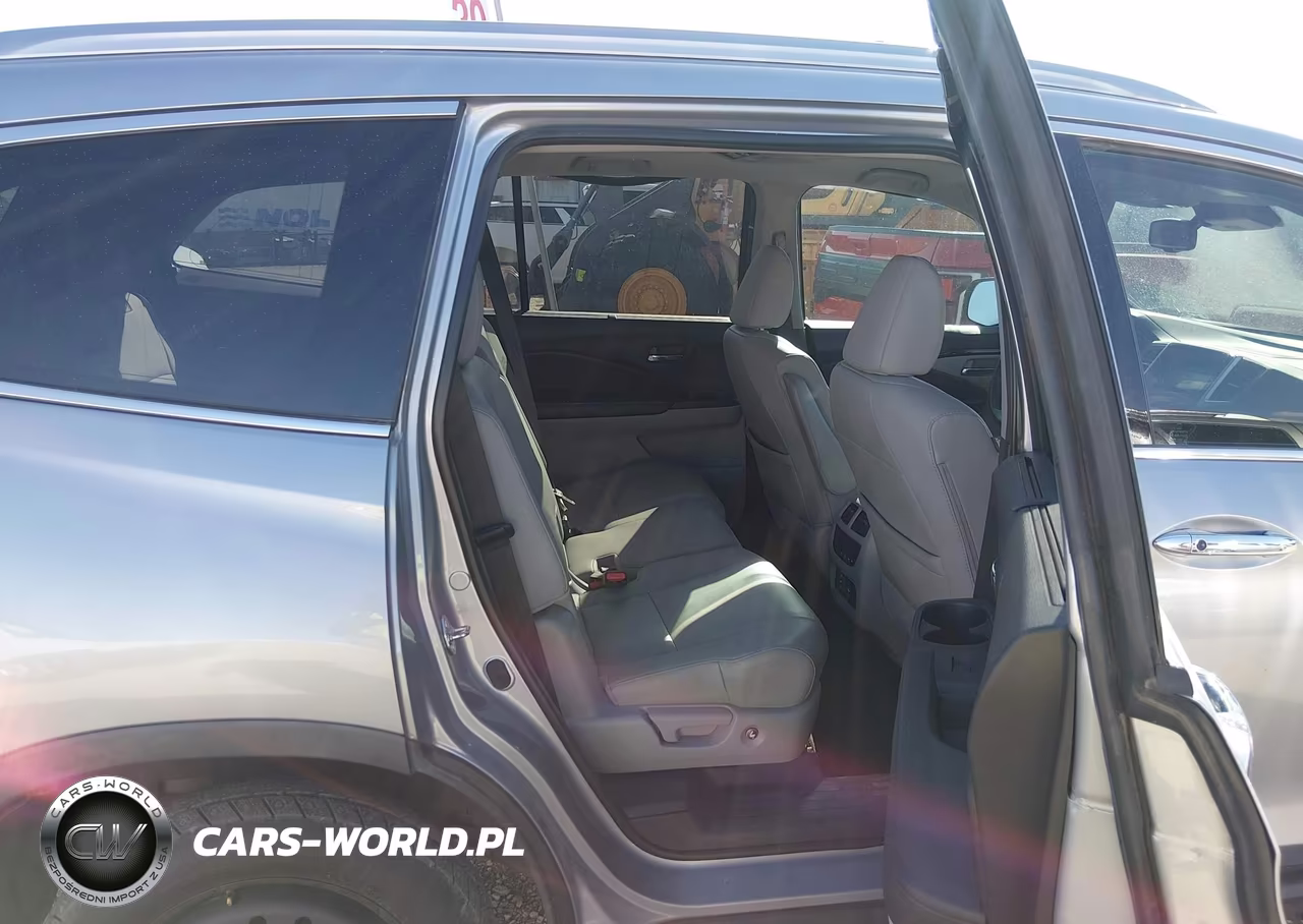 2018 Honda Pilot Touring VIN:5FNYF5H98JB006472 - 8