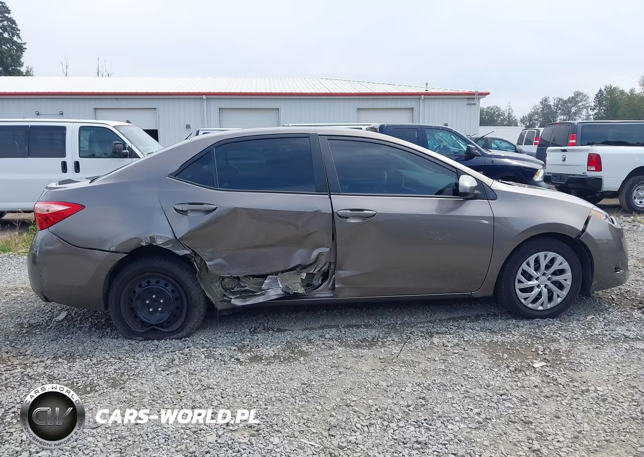 2018 Toyota Corolla Le VIN:2T1BURHE0JC050583 - 14