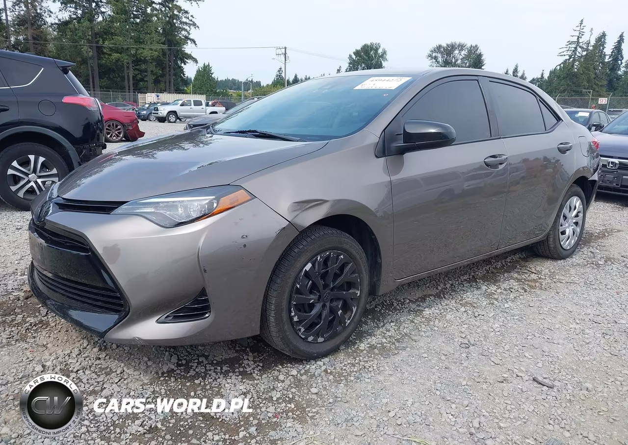 2018 Toyota Corolla Le VIN:2T1BURHE0JC050583 - 2