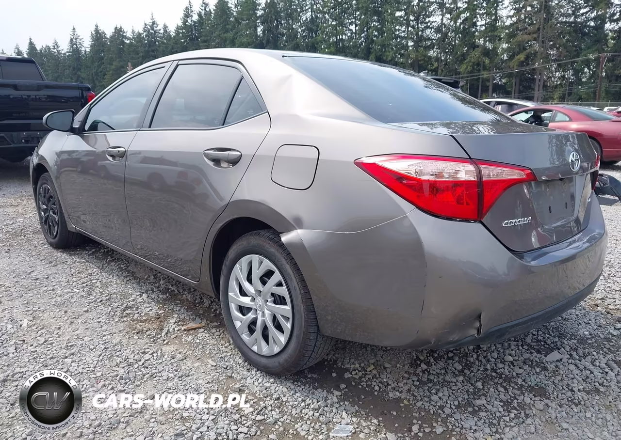 2018 Toyota Corolla Le VIN:2T1BURHE0JC050583 - 3