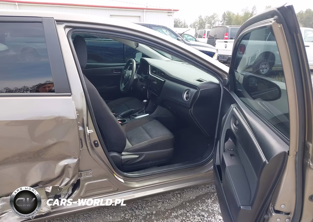 2018 Toyota Corolla Le VIN:2T1BURHE0JC050583 - 5