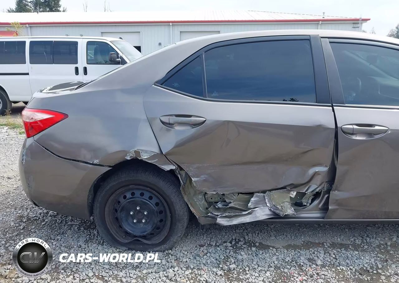 2018 Toyota Corolla Le VIN:2T1BURHE0JC050583 - 6