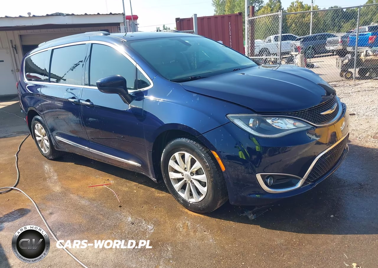 2017 Chrysler Pacifica Touring-L