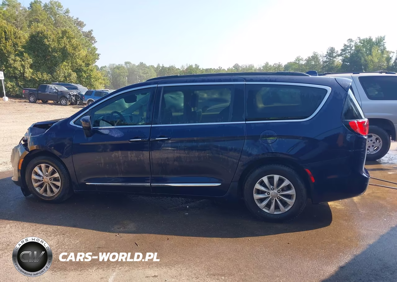 2017 Chrysler Pacifica Touring-L VIN:2C4RC1BG6HR526424 - 15