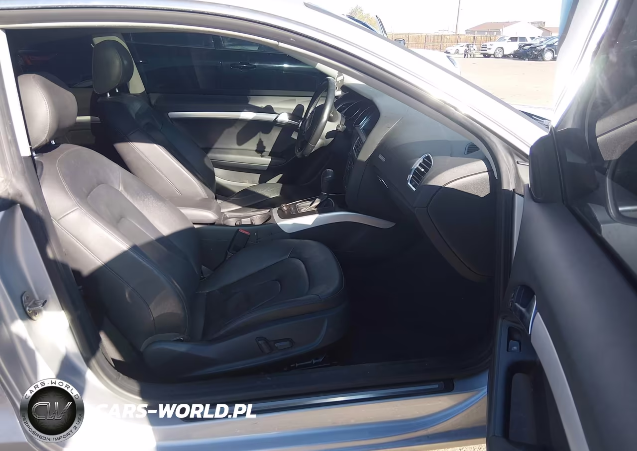 2010 Audi A5 2.0T Premium VIN:WAULFAFR4AA009025 - 5