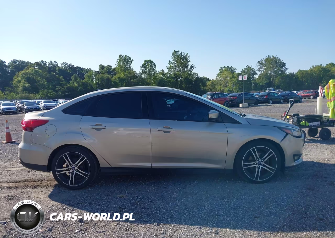 2018 Ford Focus Se VIN:1FADP3F22JL264706 - 13