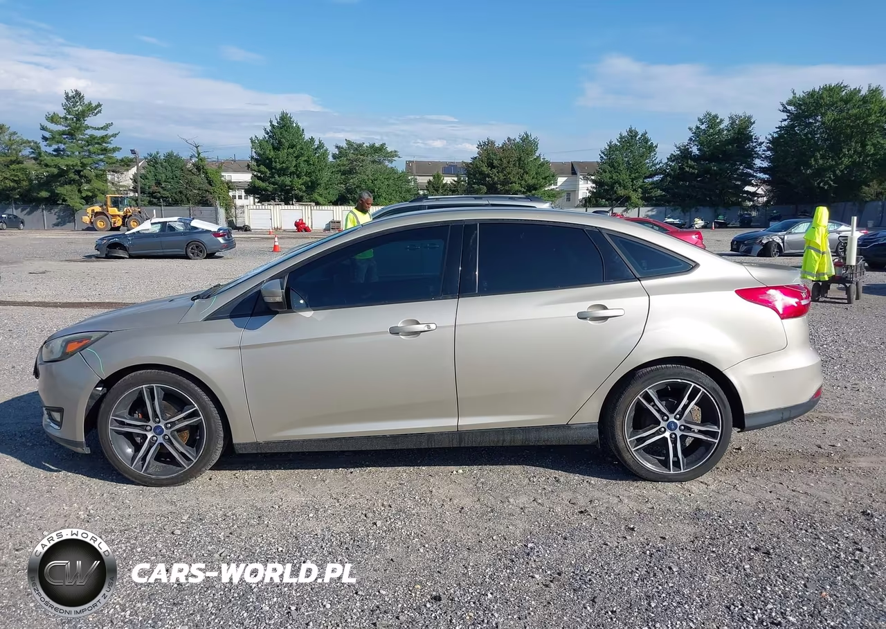 2018 Ford Focus Se VIN:1FADP3F22JL264706 - 14