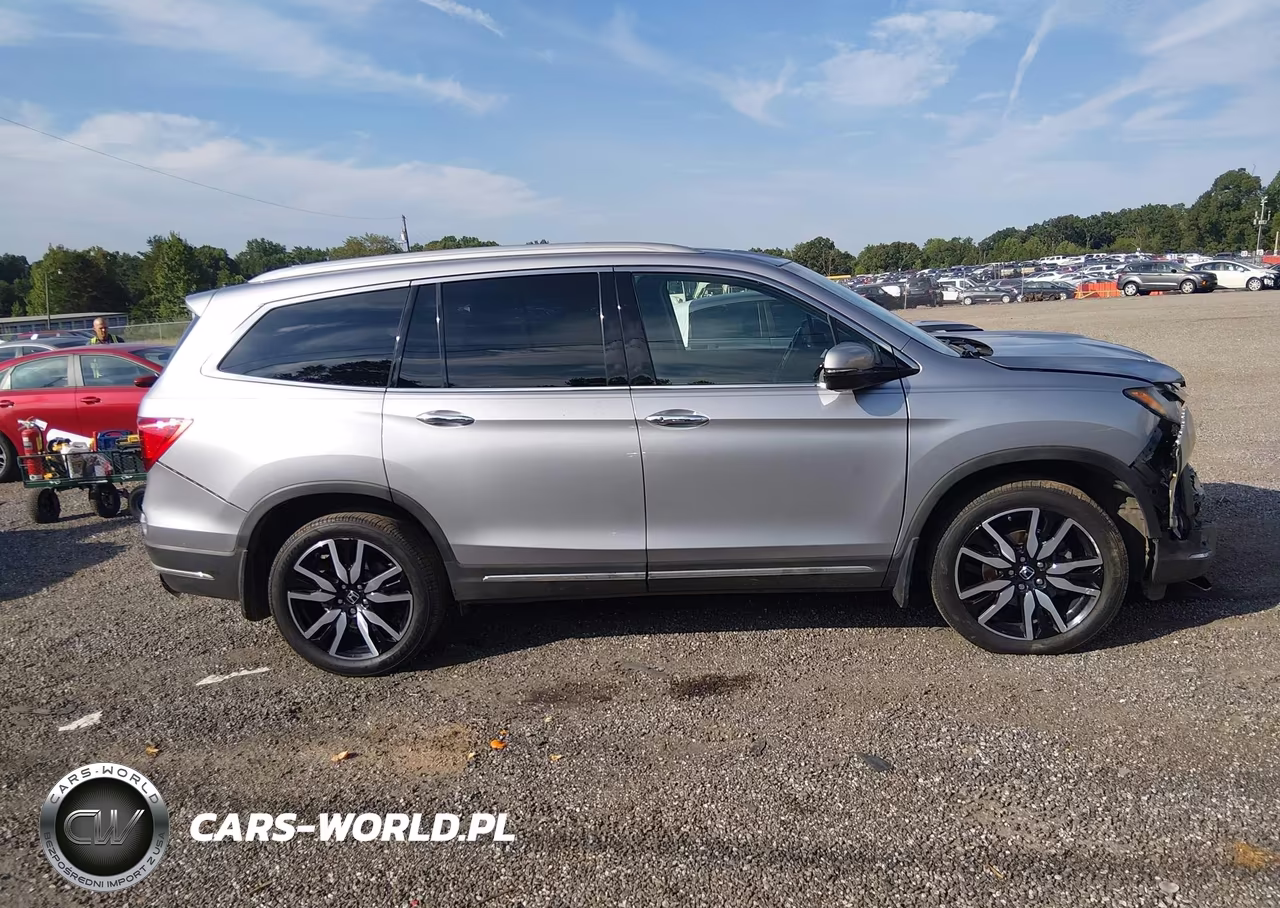 2019 Honda Pilot Touring VIN:5FNYF5H94KB011010 - 13