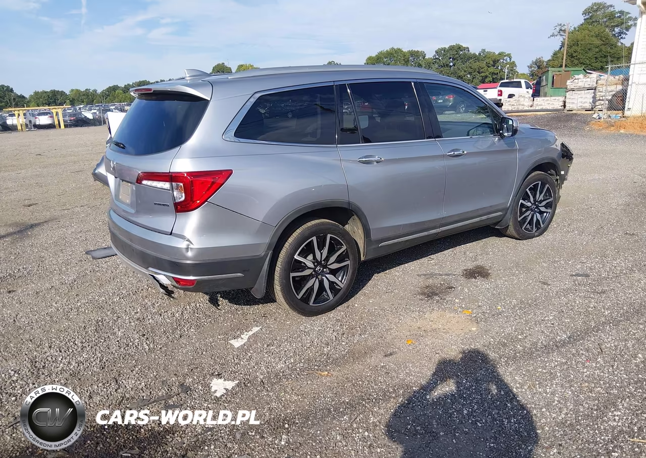 2019 Honda Pilot Touring VIN:5FNYF5H94KB011010 - 4