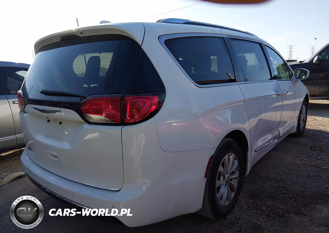 2019 Chrysler Pacifica Touring L VIN:2C4RC1BG7KR593024 - 4