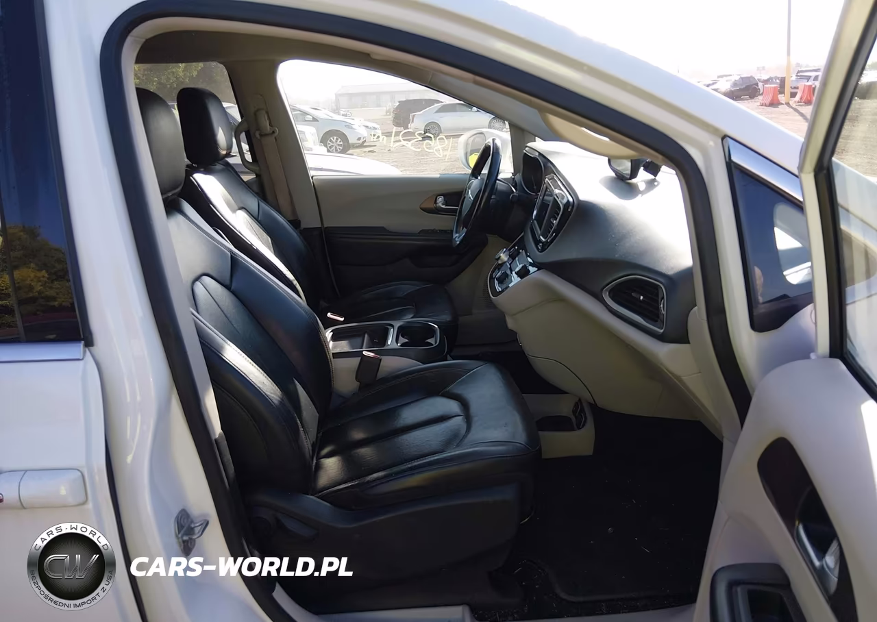 2019 Chrysler Pacifica Touring L VIN:2C4RC1BG7KR593024 - 5