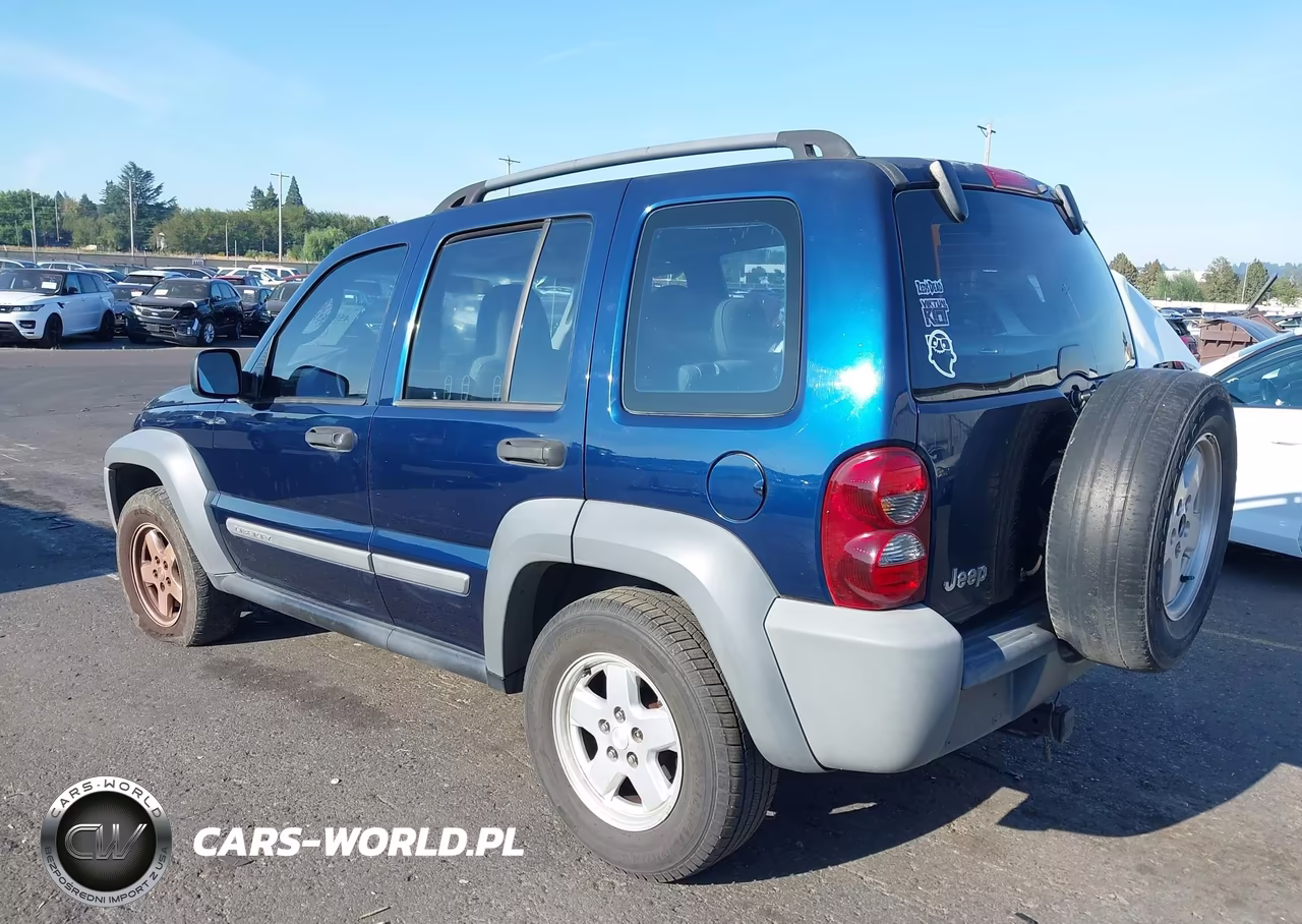 2005 Jeep Liberty Sport VIN:1J4GK48K55W539945 - 3