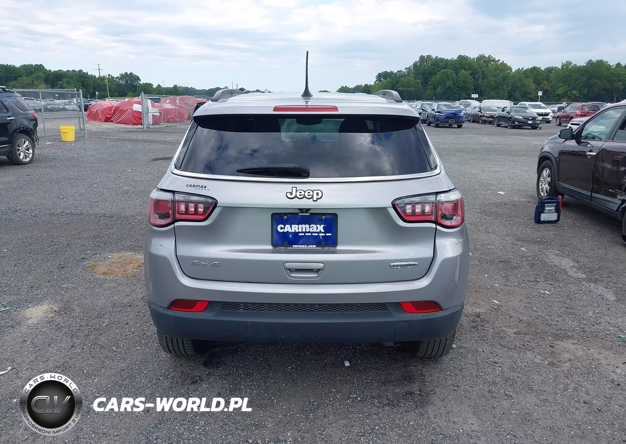 2019 Jeep Compass Latitude 4X4 VIN:3C4NJDBB0KT598895 - 17