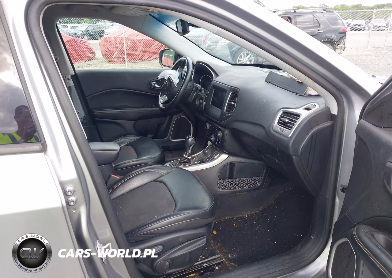 2019 Jeep Compass Latitude 4X4 VIN:3C4NJDBB0KT598895 - 5