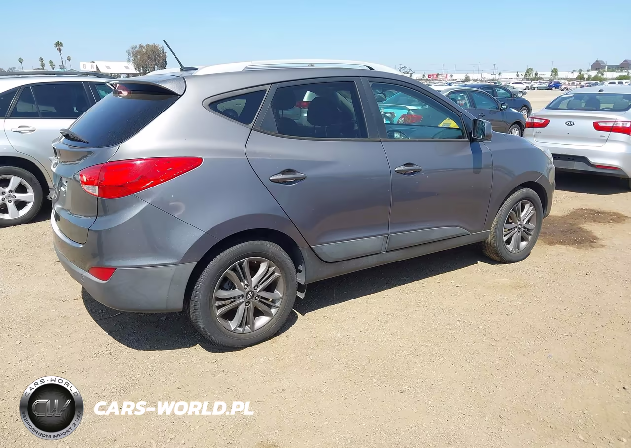 2015 Hyundai Tucson Se VIN:KM8JU3AG2FU054032 - 4
