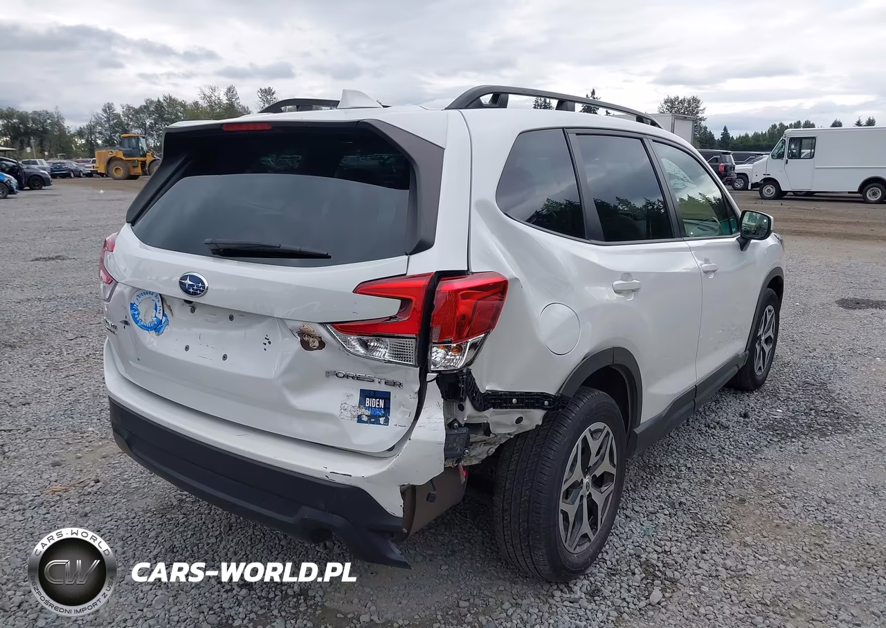 2023 Subaru Forester Premium VIN:JF2SKAEC2PH501352 - 4