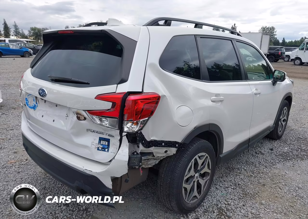 2023 Subaru Forester Premium VIN:JF2SKAEC2PH501352 - 6