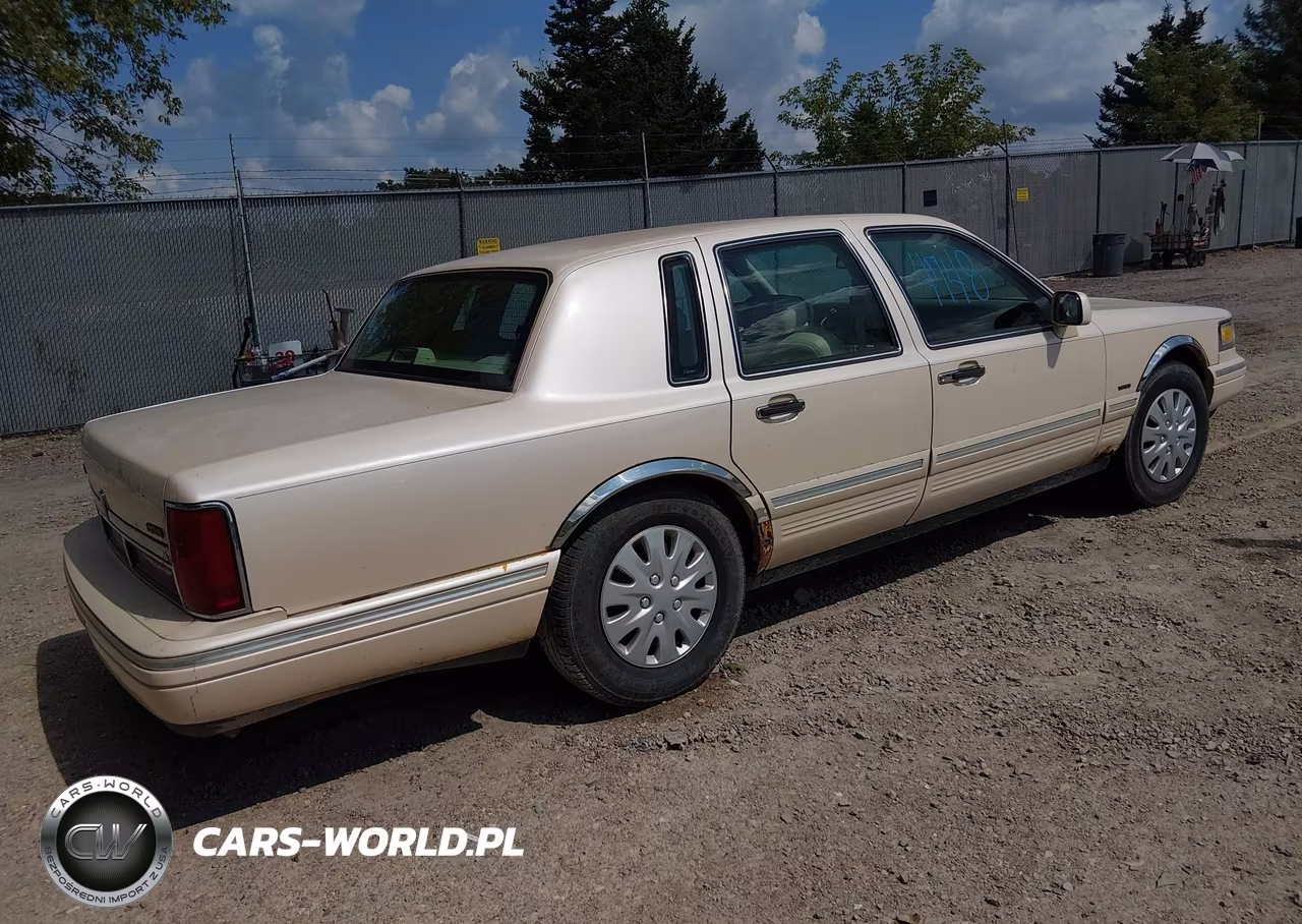 1996 Lincoln Town Car Cartier VIN:1LNLM83W2TY613545 - 4