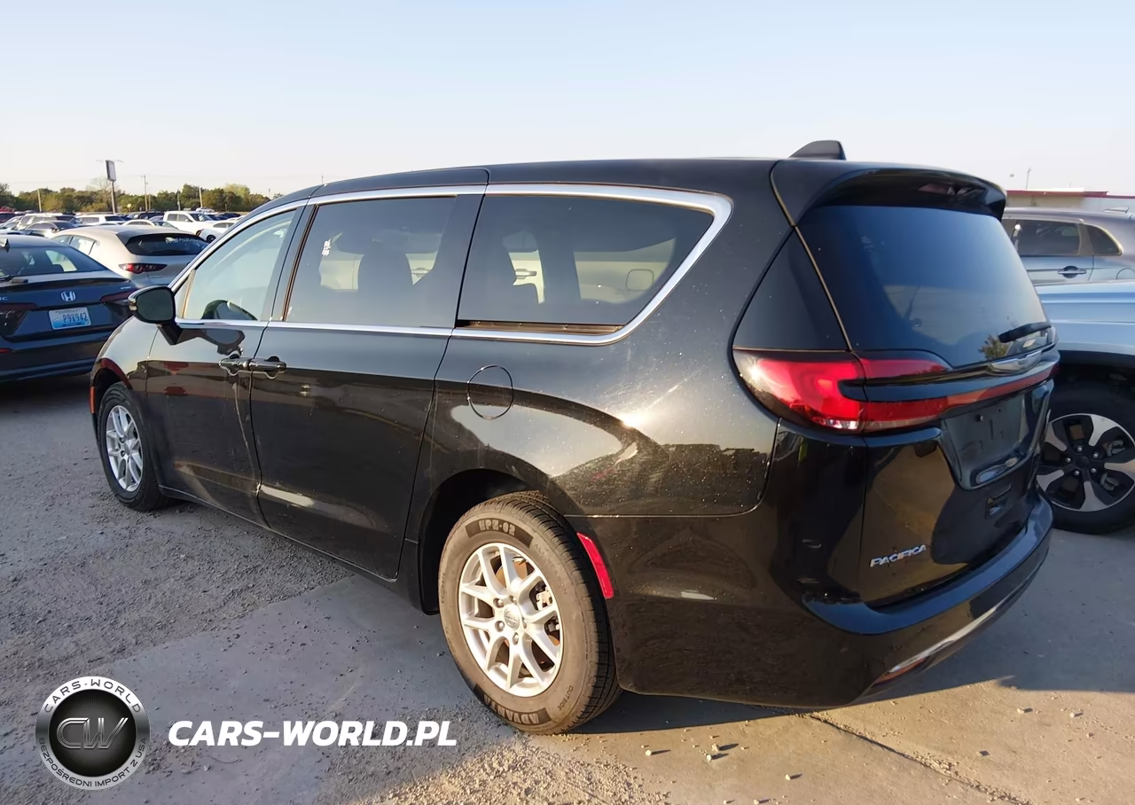 2024 Chrysler Pacifica Touring L VIN:2C4RC1BG6RR172972 - 3