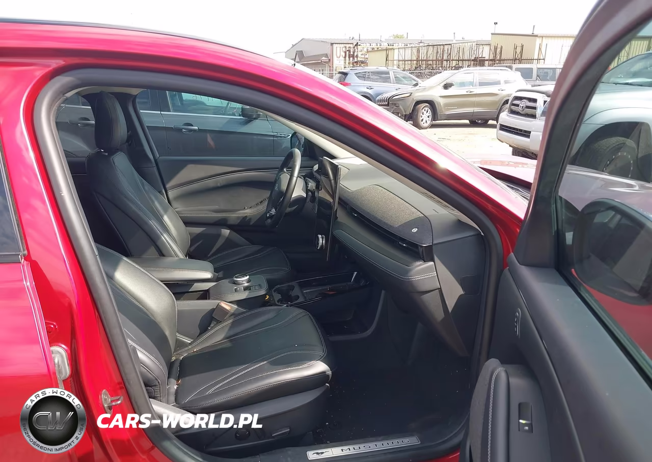 2023 Ford Mustang Mach-E Premium VIN:3FMTK3SU4PMA67647 - 5