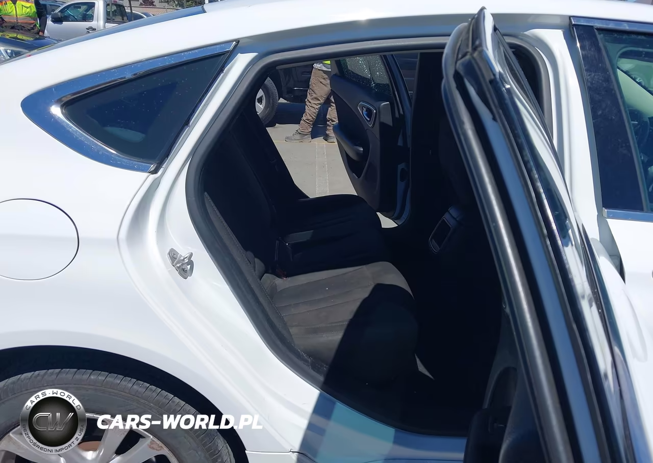 2015 Chrysler 200 Limited VIN:1C3CCCAB7FN688441 - 8