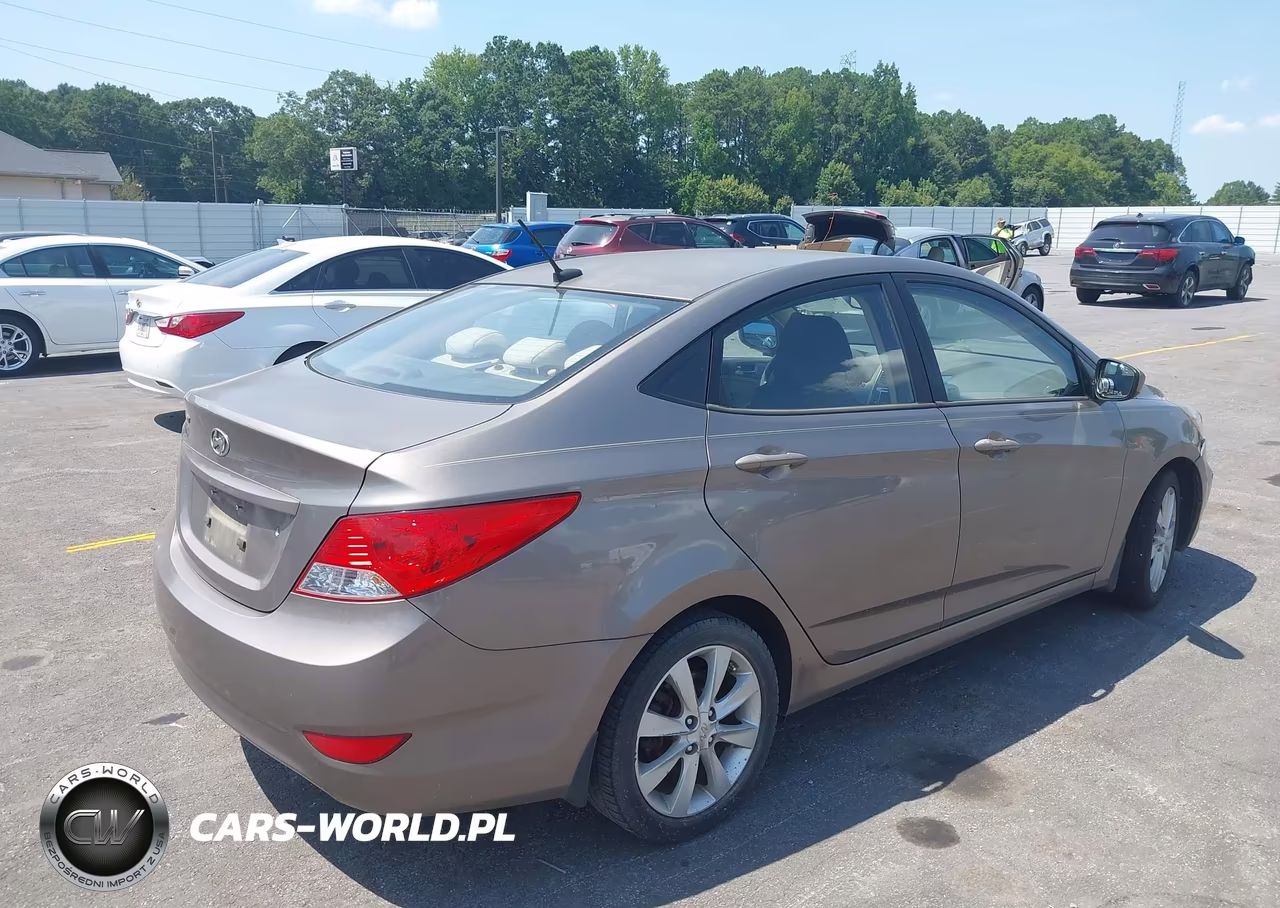 2013 Hyundai Accent Gls VIN:KMHCU4AE8DU441260 - 4