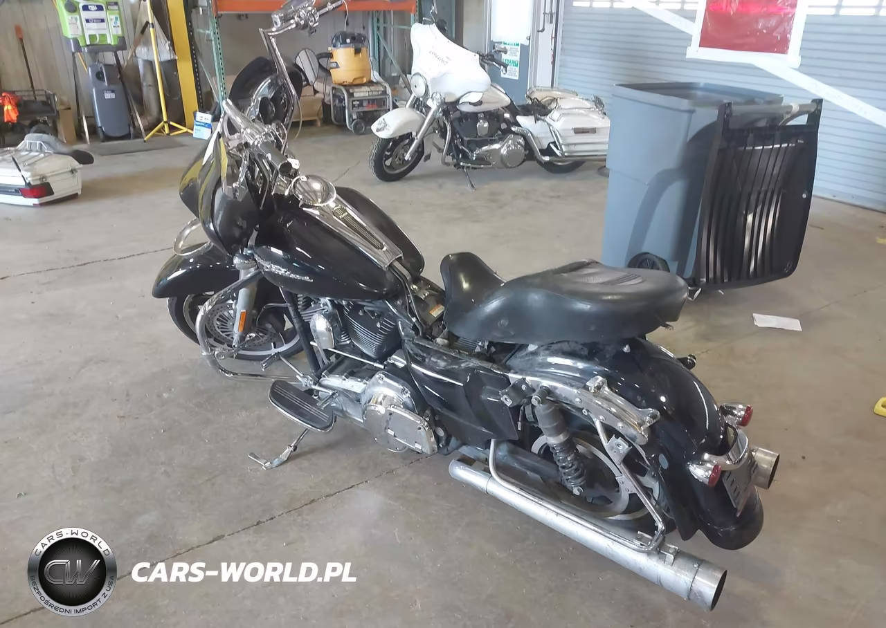 2010 Harley-Davidson Flhx VIN:1HD1KB413AB613375 - 3
