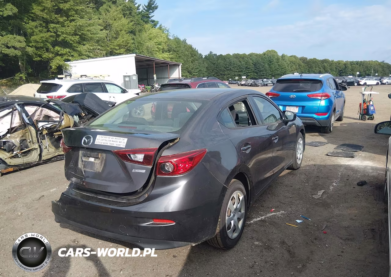 2018 Mazda Mazda3 Sport VIN:3MZBN1U79JM221101 - 4