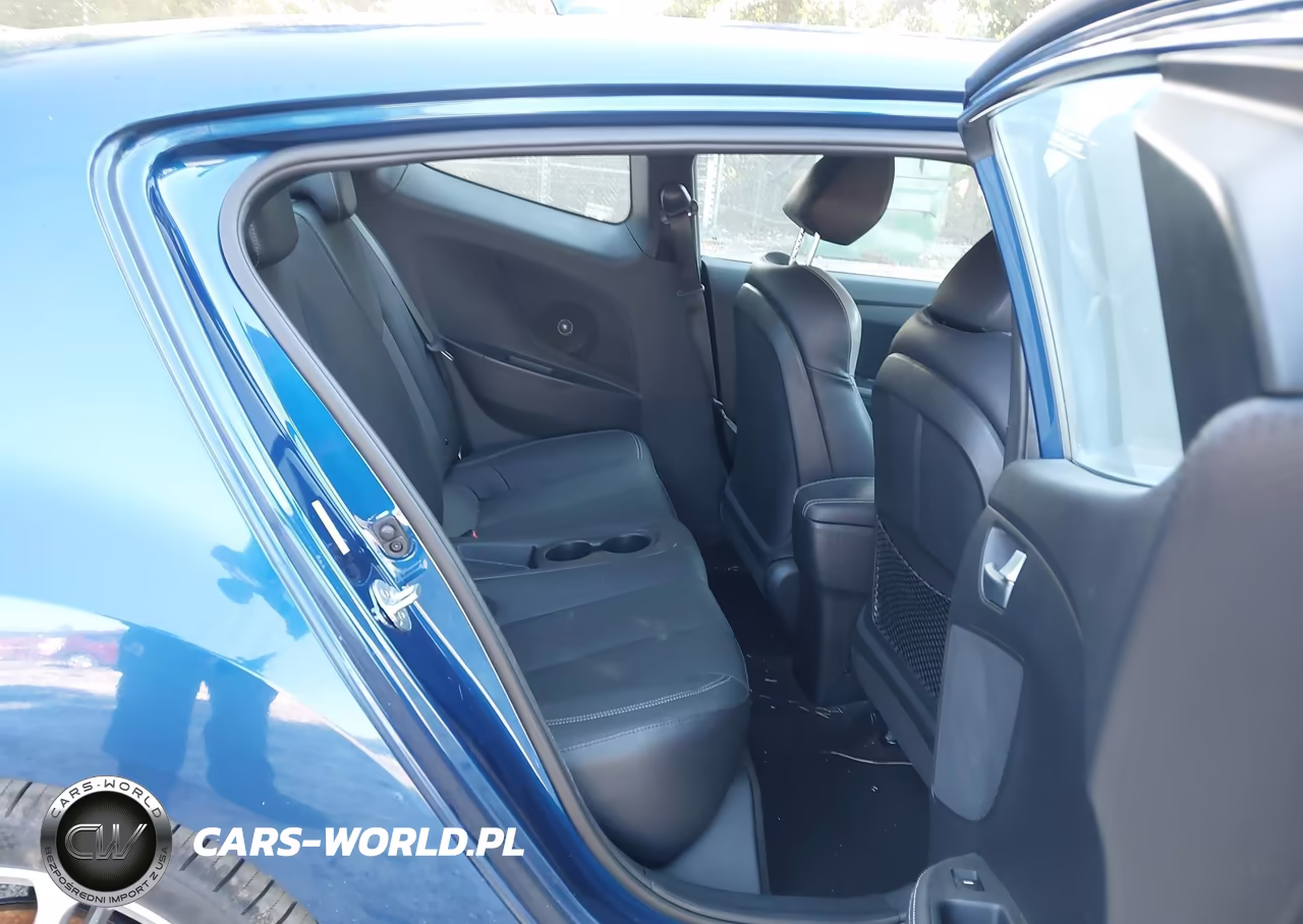 2016 Hyundai Veloster Turbo VIN:KMHTC6AE4GU252365 - 8