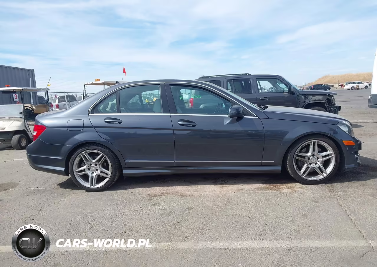 2013 Mercedes-Benz C 300 Sport 4Matic VIN:WDDGF8AB1DR268736 - 13