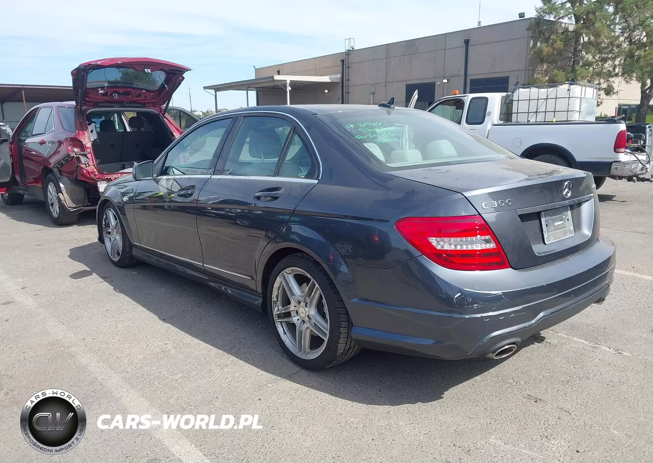 2013 Mercedes-Benz C 300 Sport 4Matic VIN:WDDGF8AB1DR268736 - 3