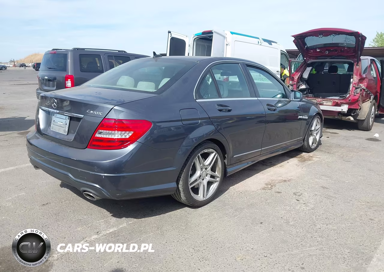 2013 Mercedes-Benz C 300 Sport 4Matic VIN:WDDGF8AB1DR268736 - 4