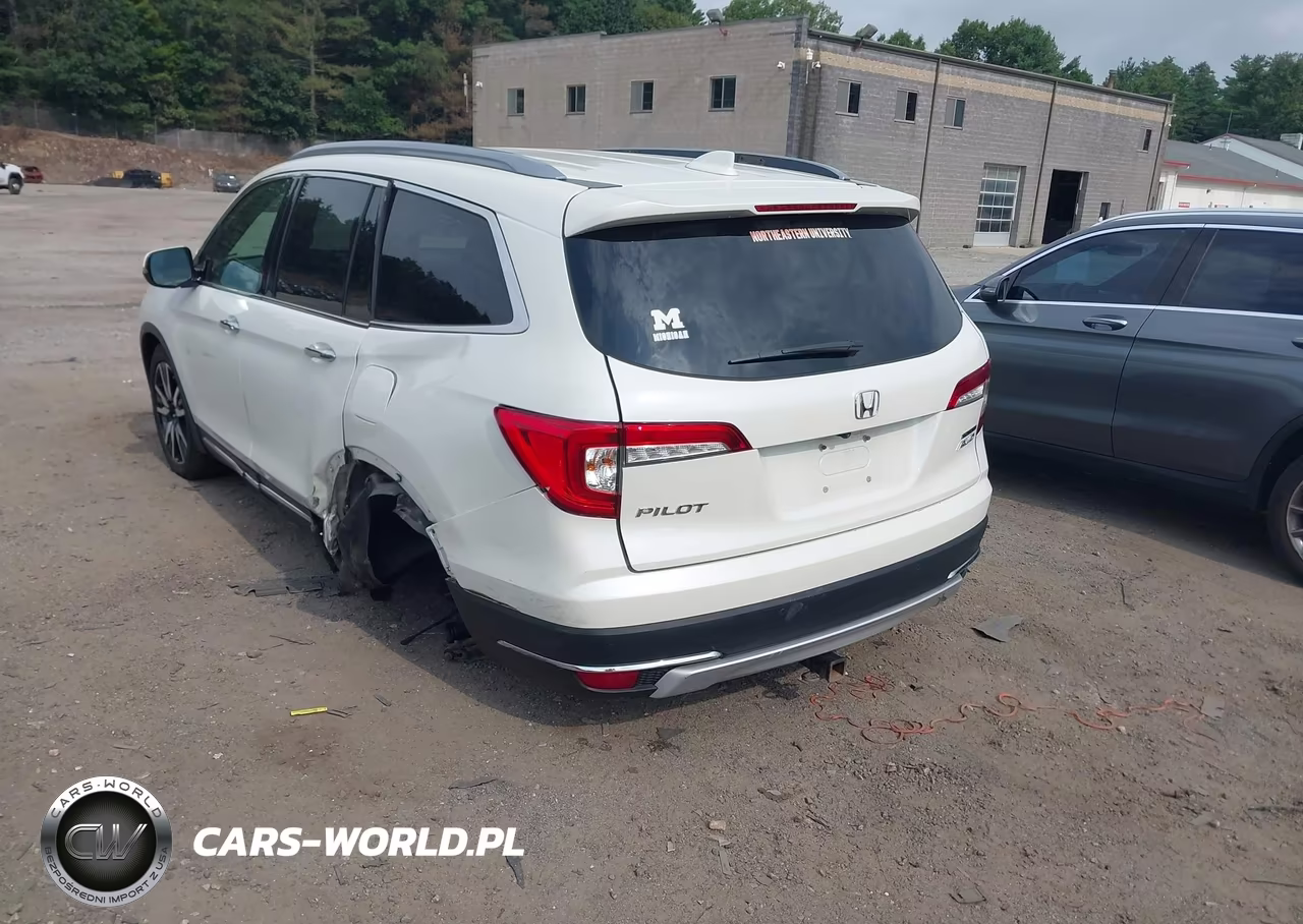 2019 Honda Pilot Touring VIN:5FNYF6H99KB003913 - 3