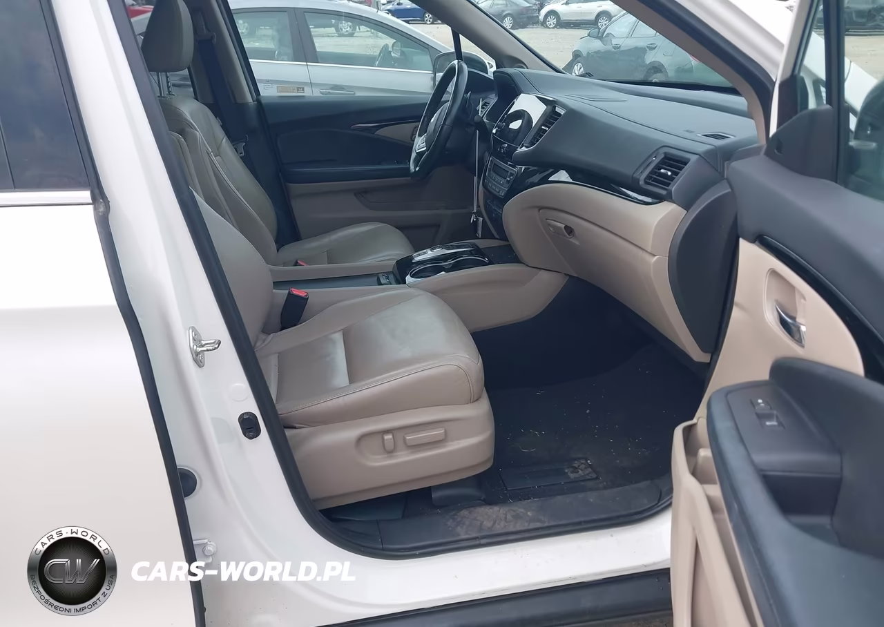 2019 Honda Pilot Touring VIN:5FNYF6H99KB003913 - 5