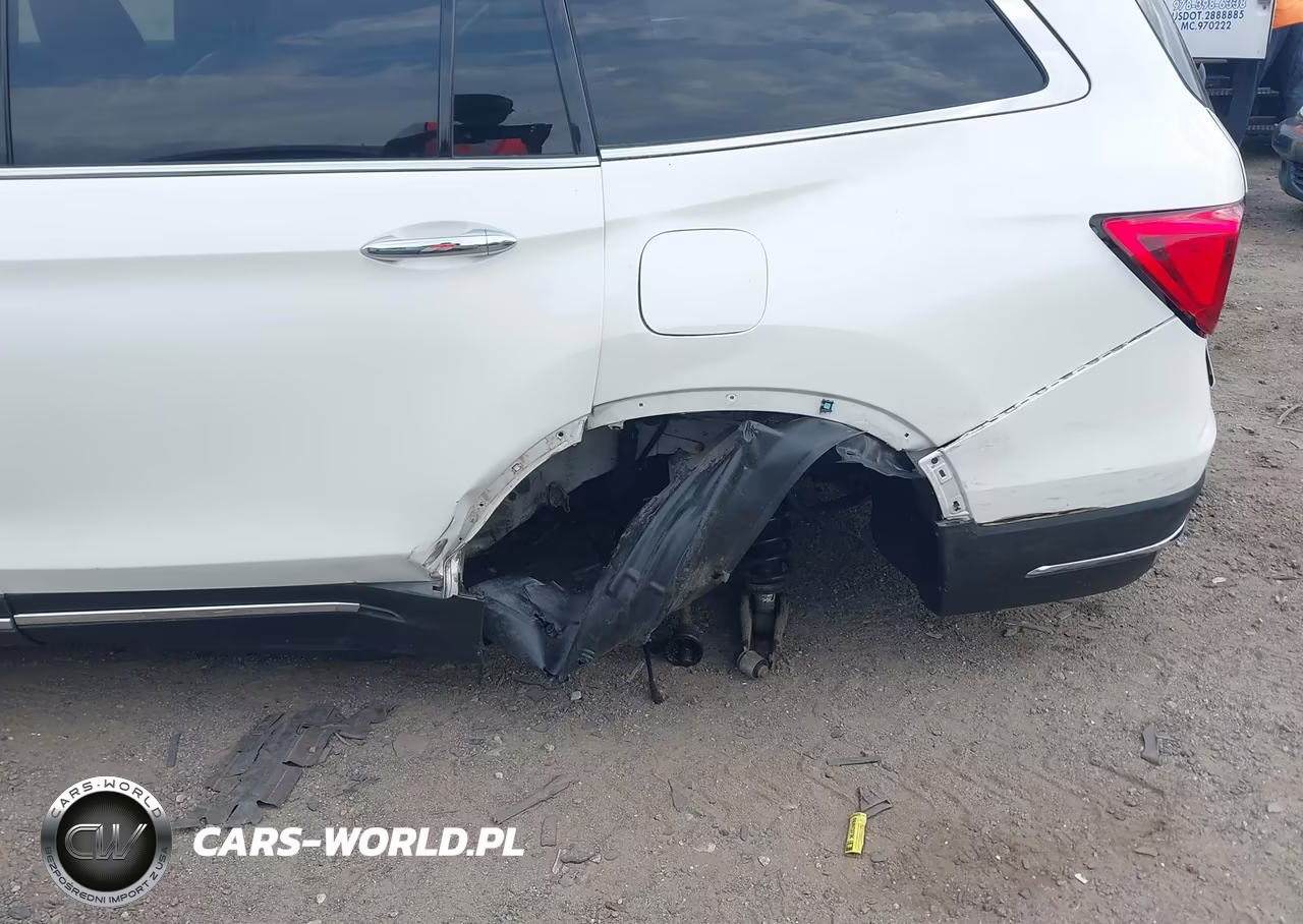 2019 Honda Pilot Touring VIN:5FNYF6H99KB003913 - 6