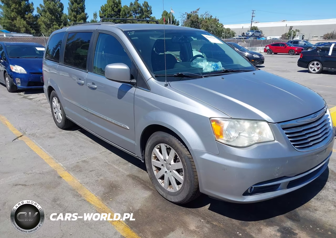 2014 Chrysler Town & Country Touring – zdjęcie 1 z 12