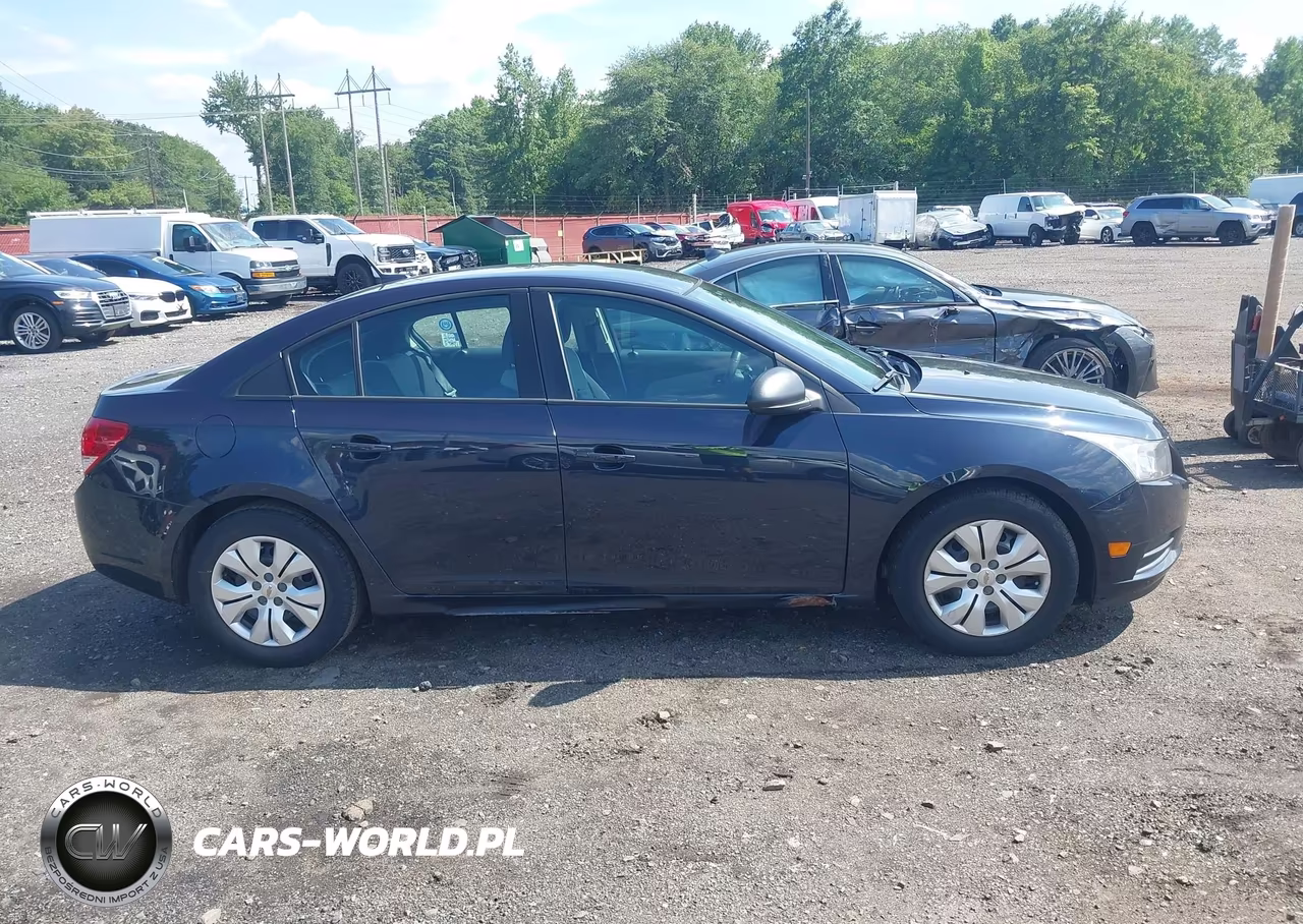 2014 Chevrolet Cruze Ls Auto VIN:1G1PA5SG6E7170017 - 13