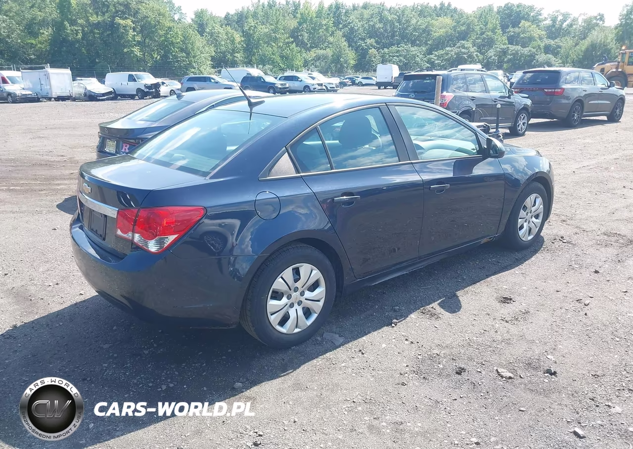 2014 Chevrolet Cruze Ls Auto VIN:1G1PA5SG6E7170017 - 4