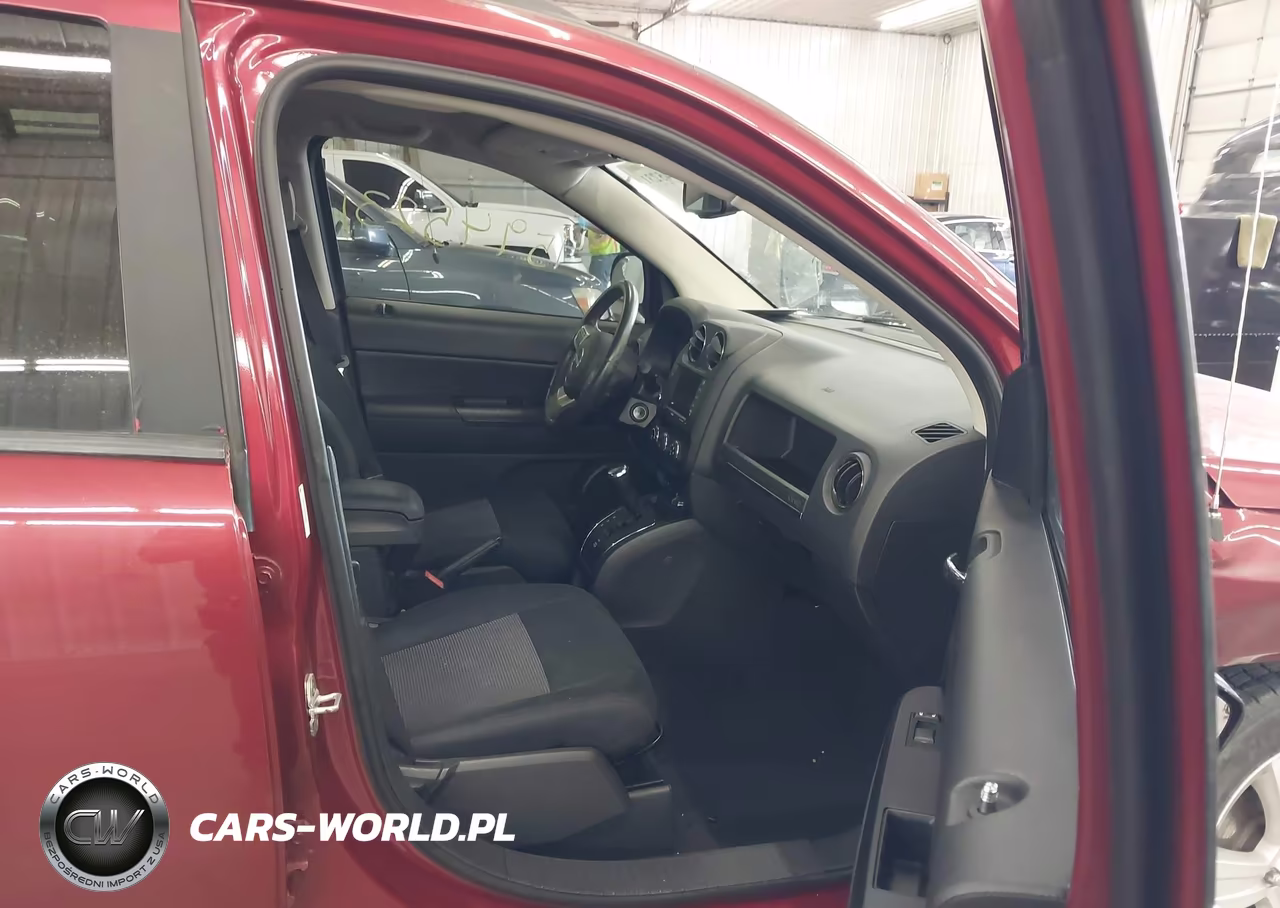 2012 Jeep Compass Latitude VIN:1C4NJDEB6CD563071 - 5