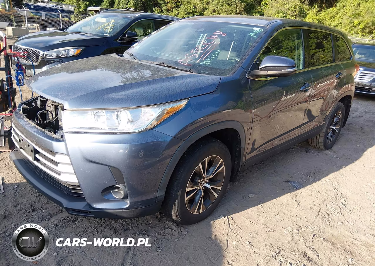 2019 Toyota Highlander Le VIN:5TDBZRFH1KS726255 - 2