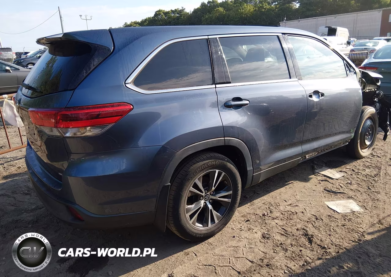 2019 Toyota Highlander Le VIN:5TDBZRFH1KS726255 - 3