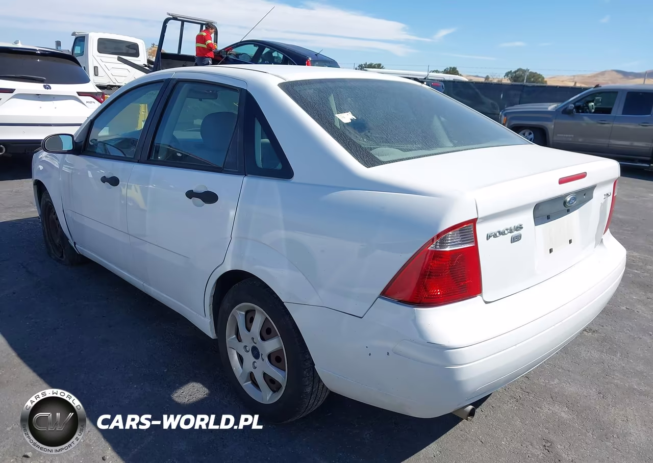 2005 Ford Focus Zx4 VIN:1FAFP34N55W299136 - 3