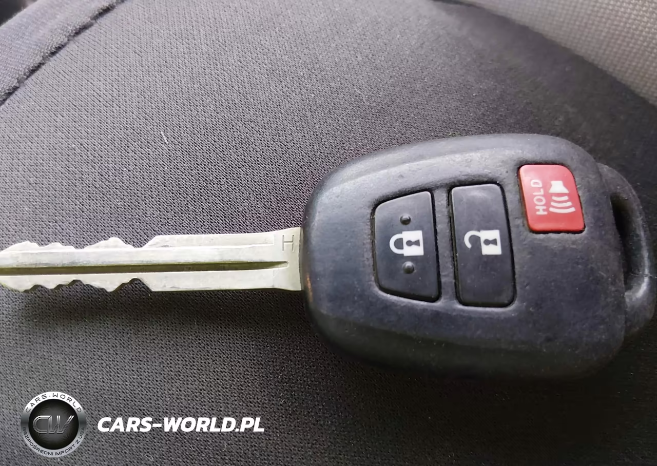 2022 Toyota Corolla Cross L VIN:7MUAAAAG6NV021884 - 11